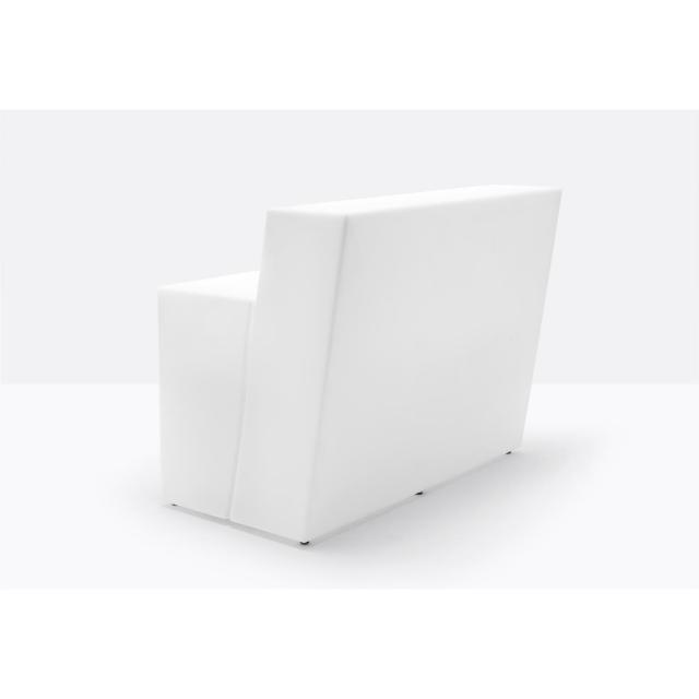 Bartheke Oblique - Mittelteil - Outdoorbar - Oblique ist eine modulare Theke mit starken und konvergierenden Linien, die vorne schräg nach unten geht damit der Besucher leicht herankommen kann. Lineares-Modul aus Polyethylen, hergestellt im Rotationsgussverfahren, mit Verstellgleitern für die perfekte horizontale Ausrichtung. 

Inkl. Methacrylat-Platte für oben und innen.

*Optional mit LED-Beleuchtung.
