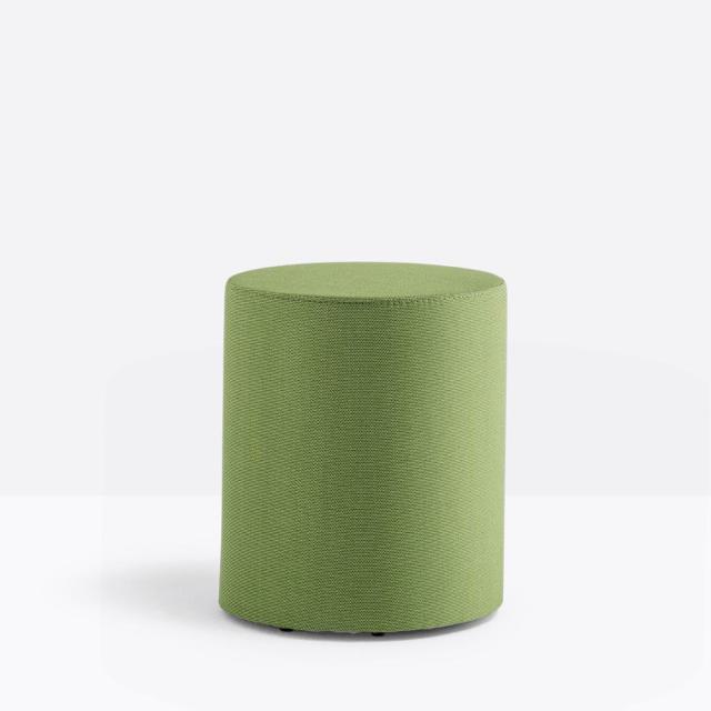 Loungehocker Pouf Wow, green - ø40 H48 cm - Setzen Sie mit diesem Hocker ein Highlight in Ihrem Loungesetup. 
Mit einer runden Form Ø 400mm und einer Höhe von 48 cm, der Pouf Wow ist mit Polyurethanschaum gepolstert.